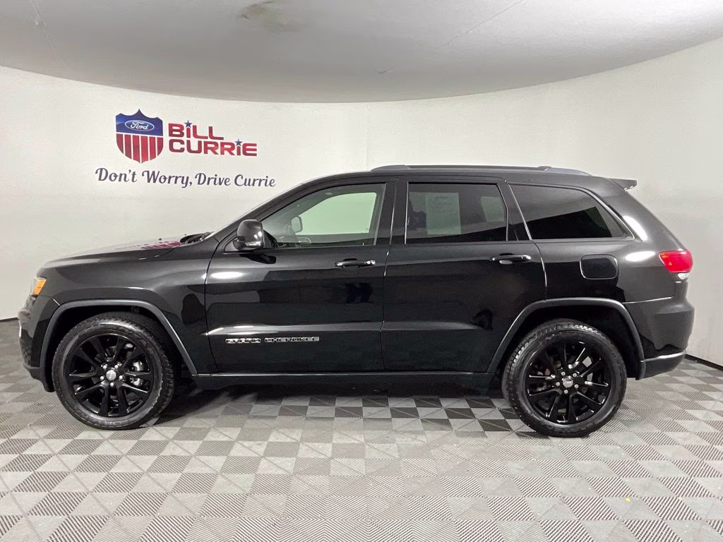 2017 Diamond Black Crystal Pearlcoat Jeep Grand Cherokee Limited 4X4 SUV