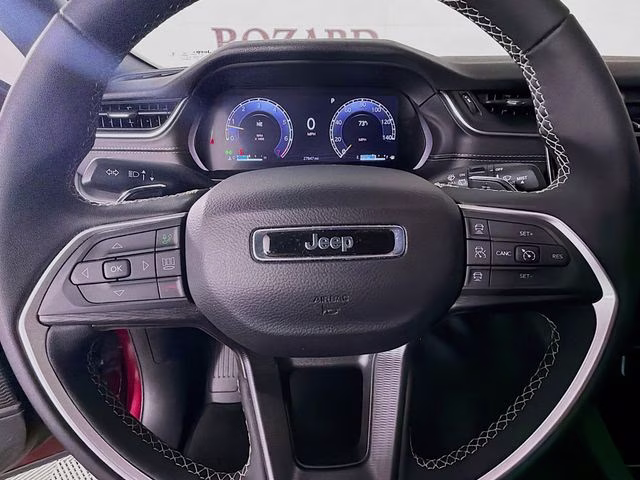 2025 Velvet Jeep Grand Cherokee Laredo 4X4 SUV