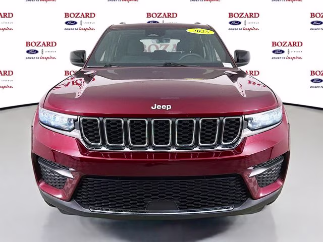 2025 Velvet Jeep Grand Cherokee Laredo 4X4 SUV