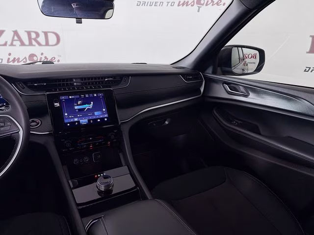 2025 Velvet Jeep Grand Cherokee Laredo 4X4 SUV