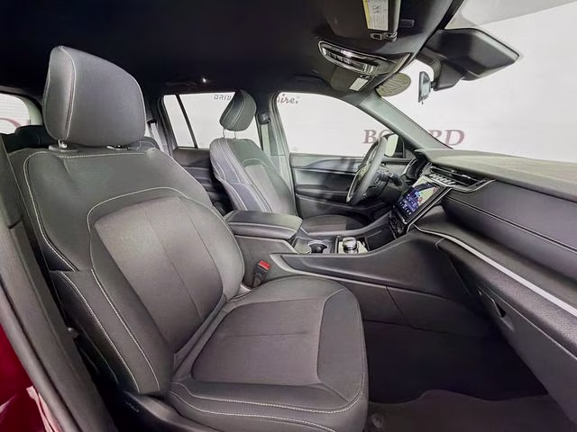 2025 Velvet Jeep Grand Cherokee Laredo 4X4 SUV