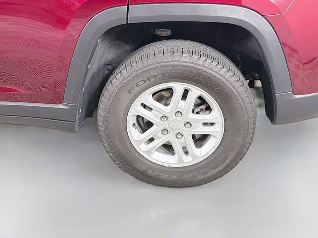 2025 Velvet Jeep Grand Cherokee Laredo 4X4 SUV