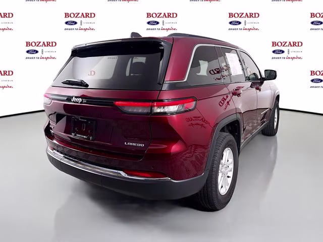 2025 Velvet Jeep Grand Cherokee Laredo 4X4 SUV