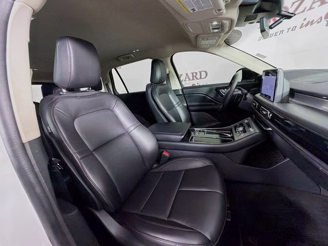 2023 White Metallic Lincoln Aviator Standard RWD SUV