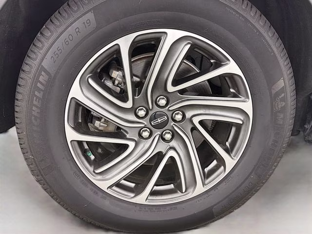 2023 White Metallic Lincoln Aviator Standard RWD SUV