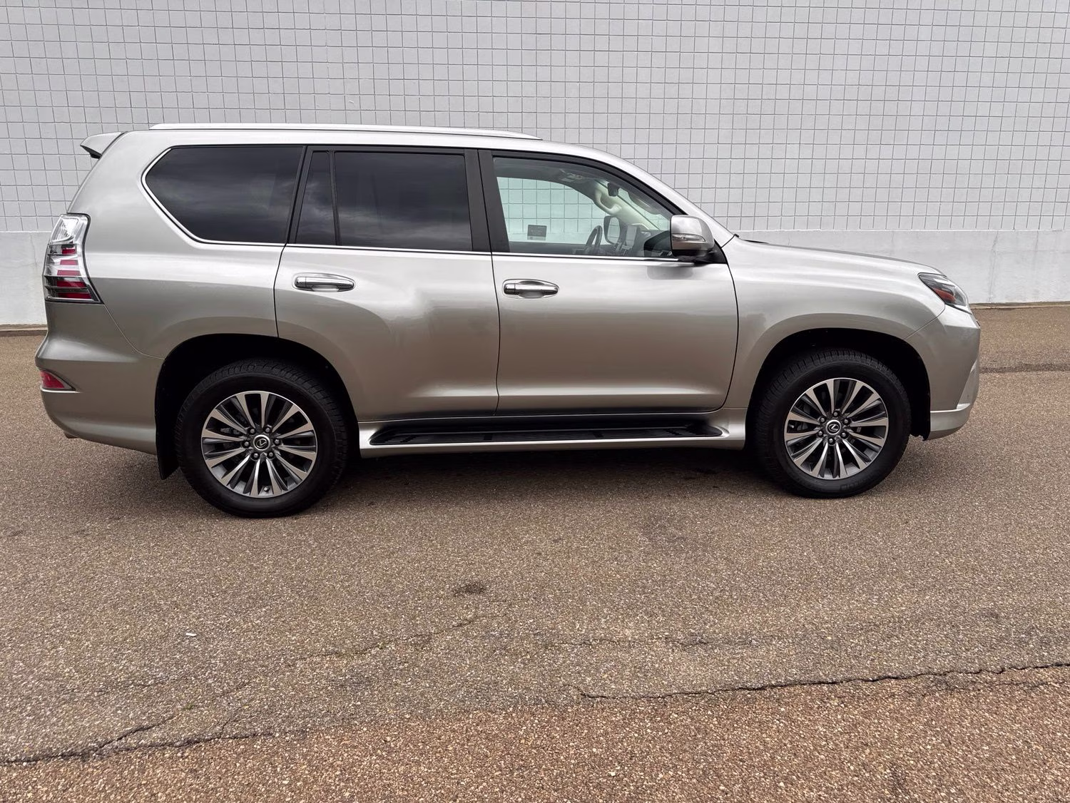 2023 Silver Lexus GX 460 Luxury 4X4 SUV