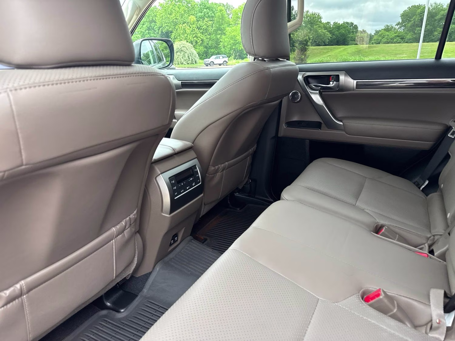 2023 Silver Lexus GX 460 Luxury 4X4 SUV