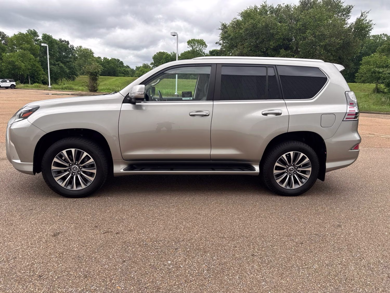2023 Silver Lexus GX 460 Luxury 4X4 SUV