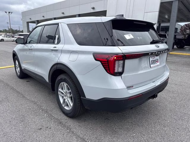 2026 White Ford Explorer Active RWD SUV
