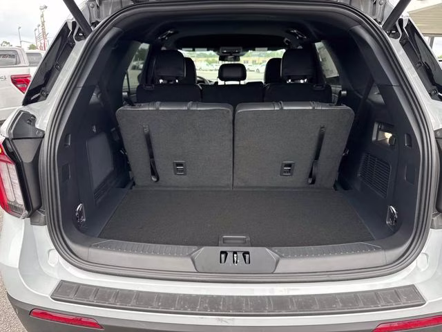 2026 White Ford Explorer ST-Line RWD SUV