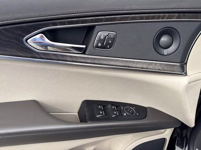 2019 Black Metallic Lincoln Nautilus Reserve FWD SUV