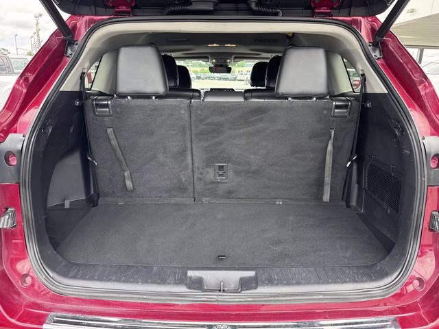 2022 Pearl Toyota Highlander XLE FWD SUV