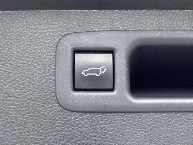 2022 Pearl Toyota Highlander XLE FWD SUV