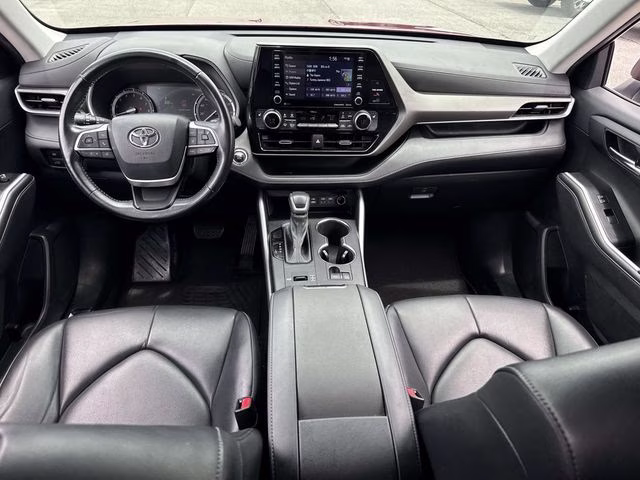 2022 Pearl Toyota Highlander XLE FWD SUV