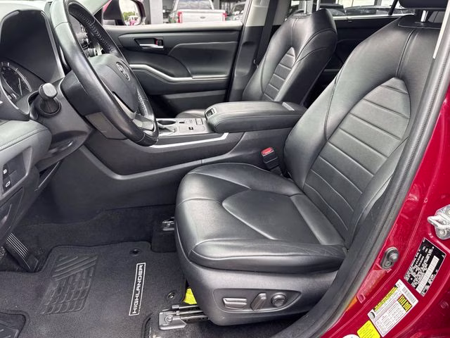 2022 Pearl Toyota Highlander XLE FWD SUV