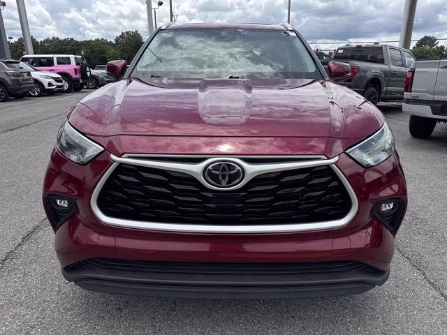 2022 Pearl Toyota Highlander XLE FWD SUV