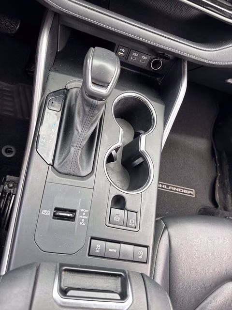 2022 Pearl Toyota Highlander XLE FWD SUV
