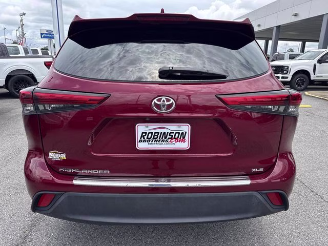 2022 Pearl Toyota Highlander XLE FWD SUV