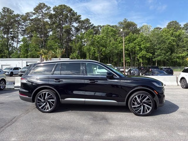 2025 Black Metallic Lincoln Aviator Reserve AWD SUV