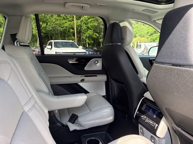 2025 Black Metallic Lincoln Aviator Reserve AWD SUV