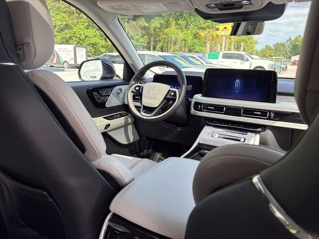 2025 Black Metallic Lincoln Aviator Reserve AWD SUV