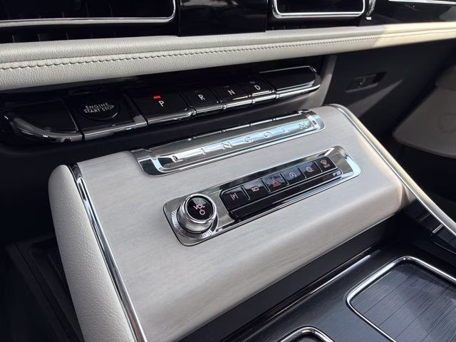 2025 Black Metallic Lincoln Aviator Reserve AWD SUV