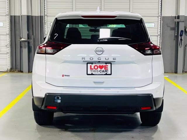 2026 Everest White Pearl Tricoat Nissan Rogue SV FWD SUV
