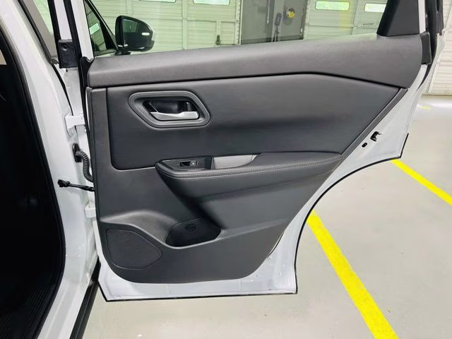 2026 Everest White Pearl Tricoat Nissan Rogue SV FWD SUV