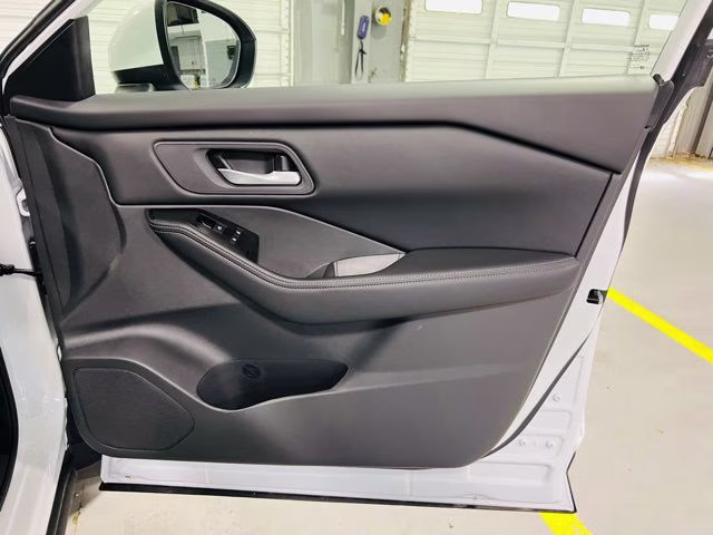 2026 Everest White Pearl Tricoat Nissan Rogue SV FWD SUV