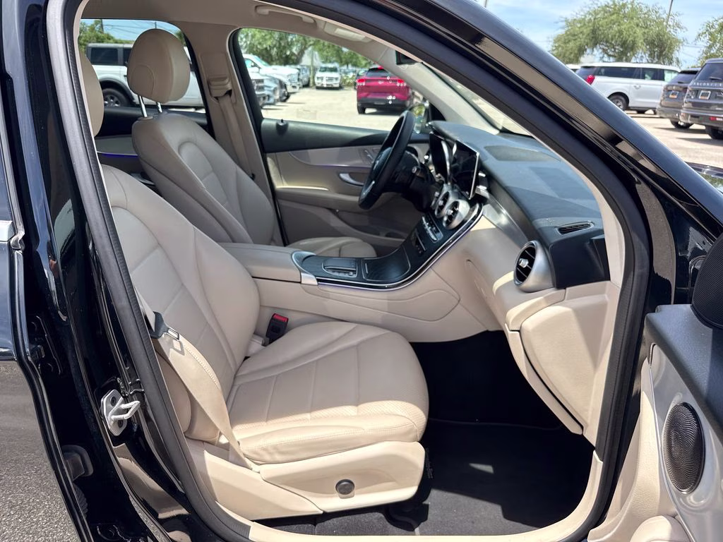 2022 Black Mercedes-Benz GLC GLC 300 RWD SUV
