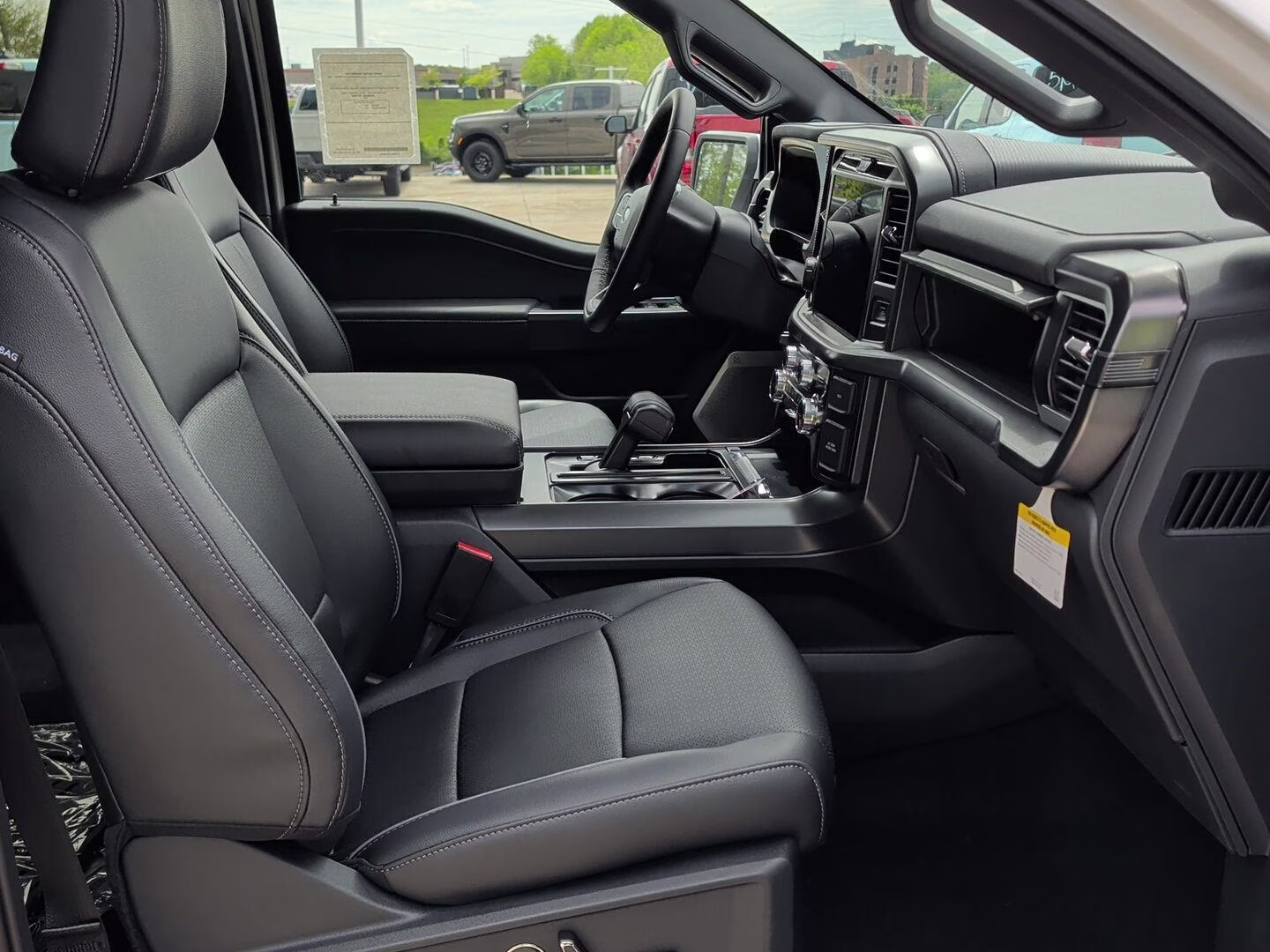 2026 Oxford White Ford F-150 LARIAT 4X4 Truck