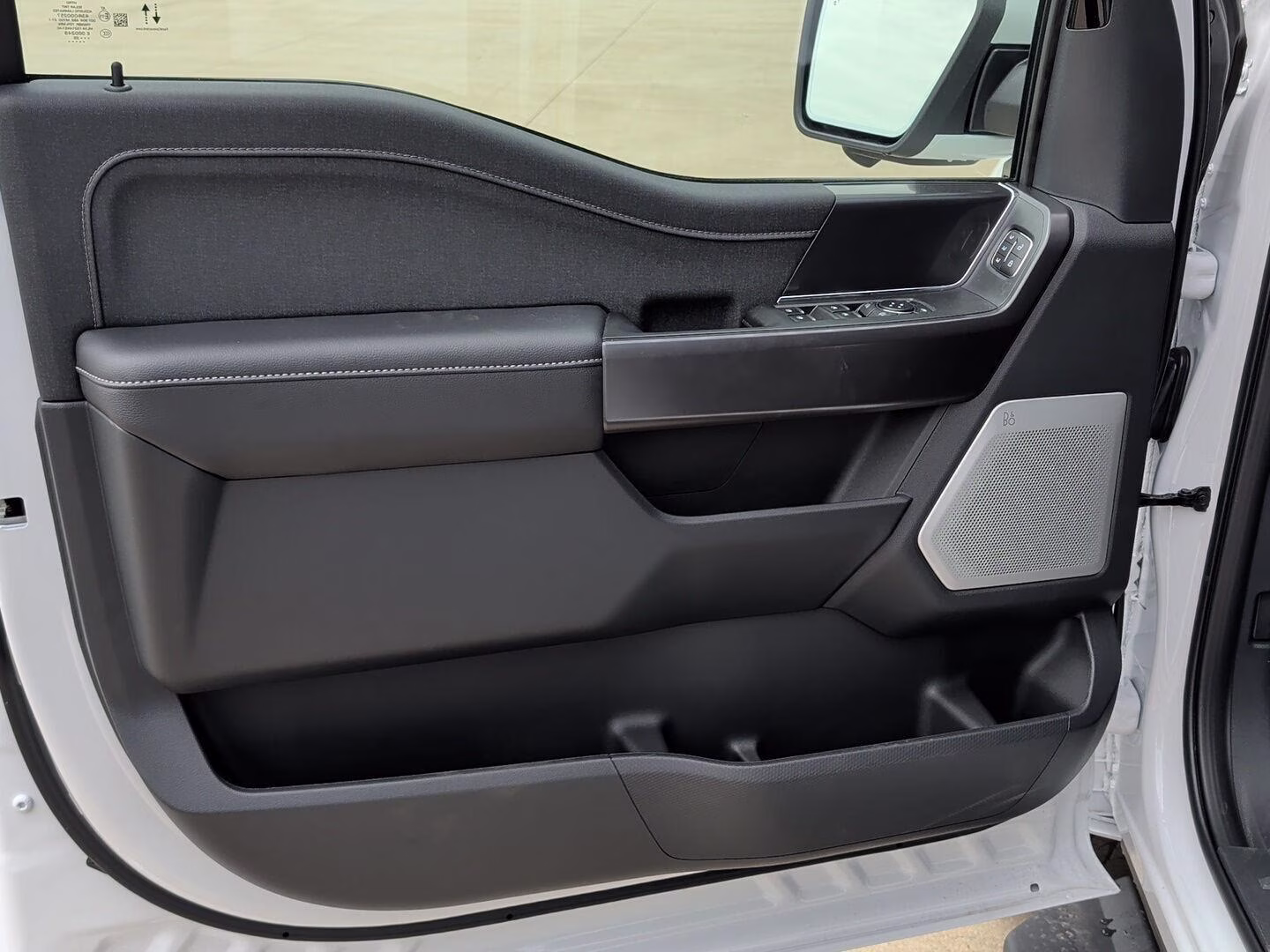 2026 Oxford White Ford F-150 LARIAT 4X4 Truck