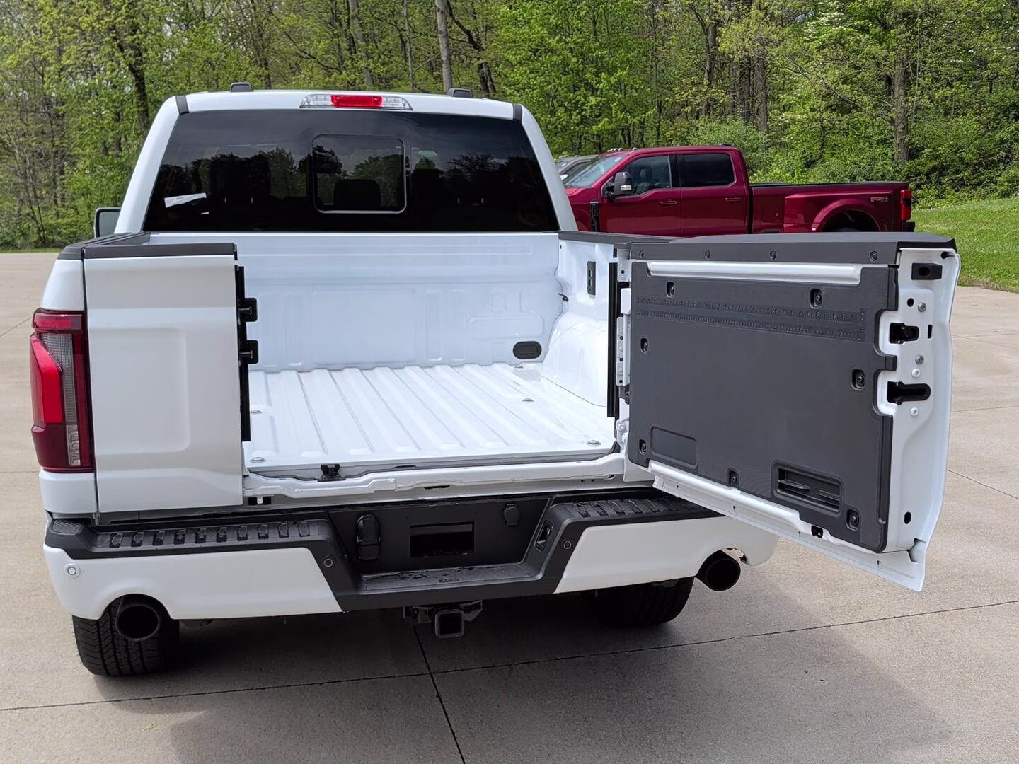2026 Oxford White Ford F-150 LARIAT 4X4 Truck