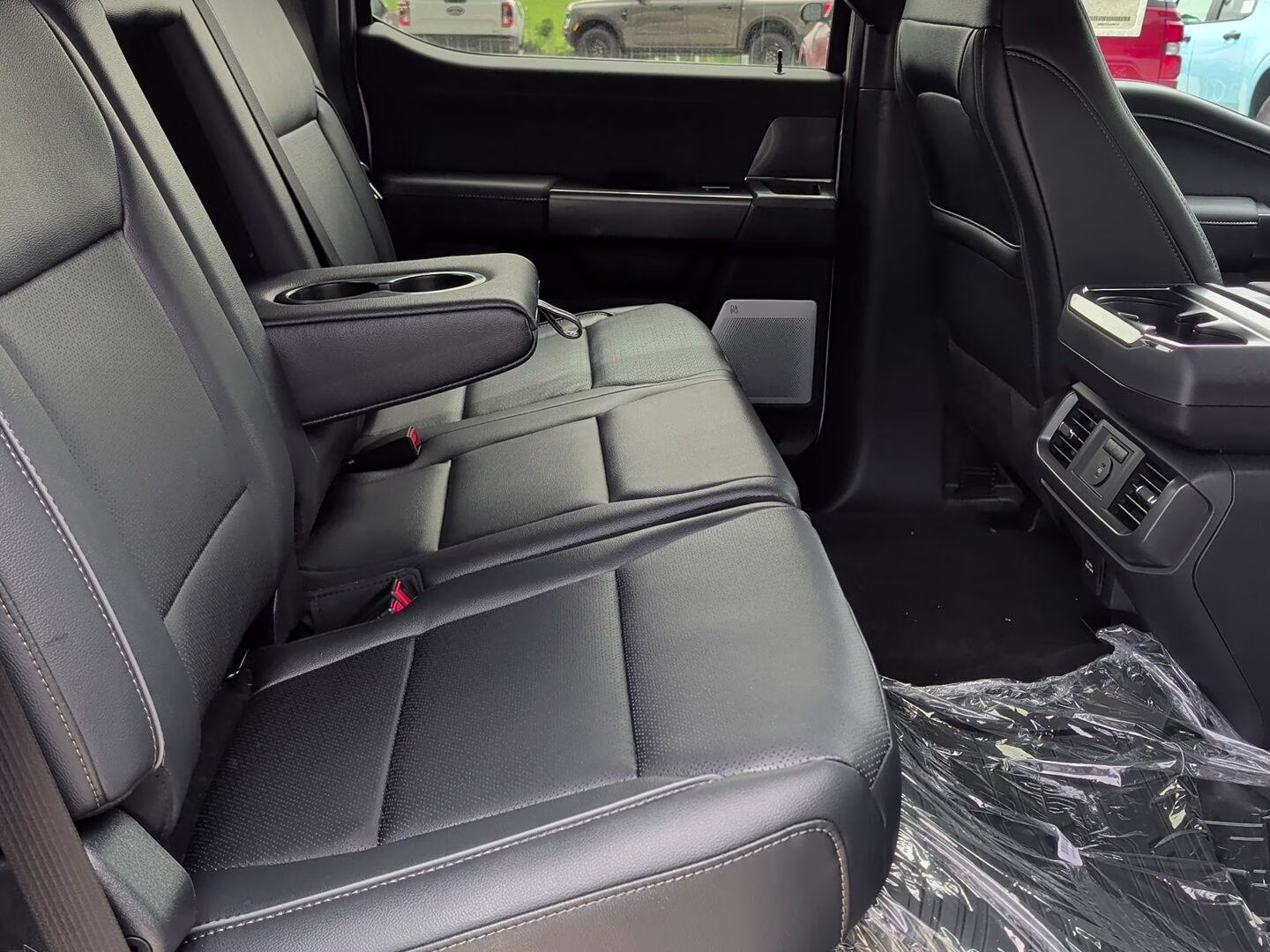 2026 Oxford White Ford F-150 LARIAT 4X4 Truck