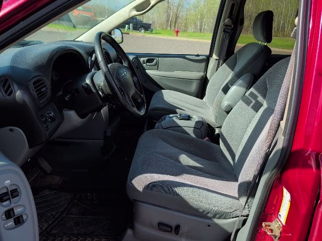 2006 Blaze Red Crystal Pearlcoat/Black Cloth Top Chrysler Town & Country Touring FWD Van