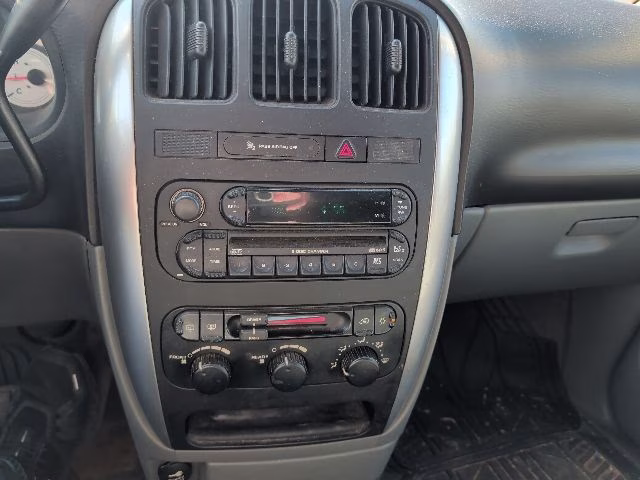 2006 Blaze Red Crystal Pearlcoat/Black Cloth Top Chrysler Town & Country Touring FWD Van