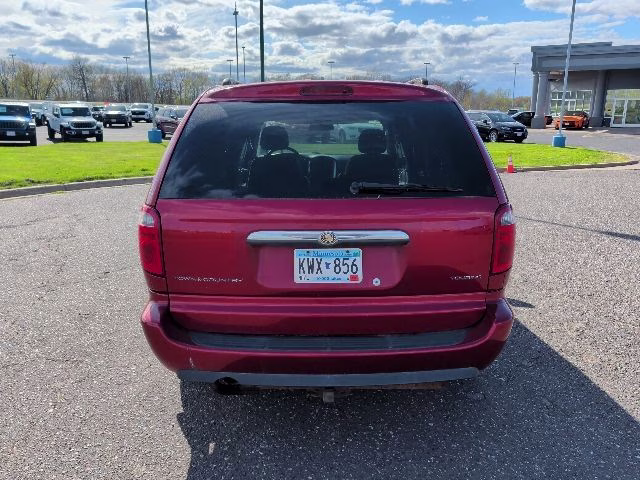 2006 Blaze Red Crystal Pearlcoat/Black Cloth Top Chrysler Town & Country Touring FWD Van