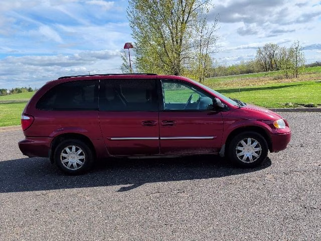 2006 Blaze Red Crystal Pearlcoat/Black Cloth Top Chrysler Town & Country Touring FWD Van