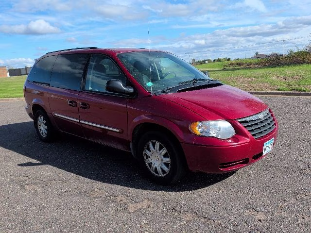 2006 Blaze Red Crystal Pearlcoat/Black Cloth Top Chrysler Town & Country Touring FWD Van