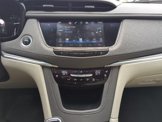 2017 Crystal White Tricoat Cadillac XT5 Premium Luxury AWD SUV