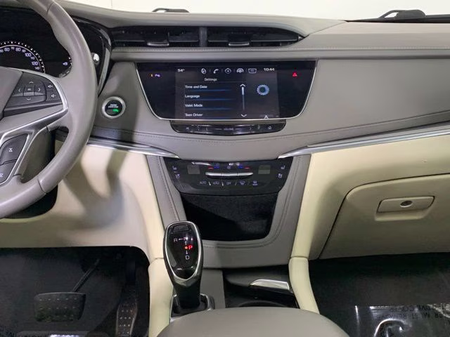 2017 Crystal White Tricoat Cadillac XT5 Premium Luxury AWD SUV