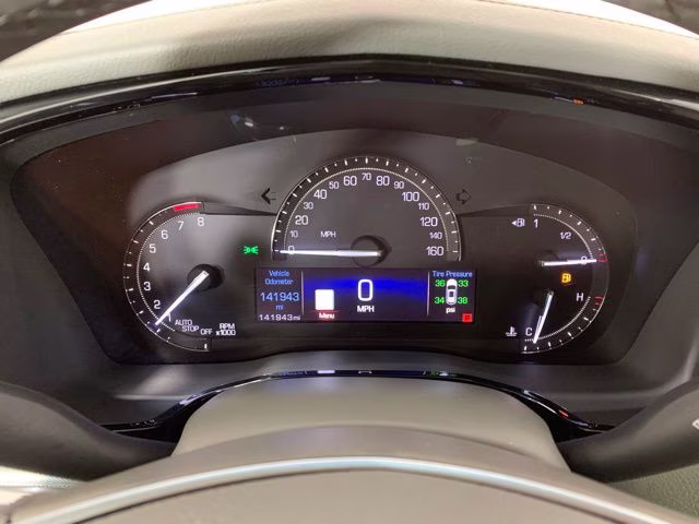 2017 Crystal White Tricoat Cadillac XT5 Premium Luxury AWD SUV