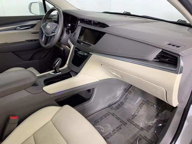 2017 Crystal White Tricoat Cadillac XT5 Premium Luxury AWD SUV