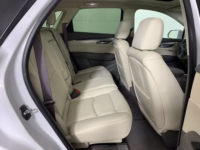 2017 Crystal White Tricoat Cadillac XT5 Premium Luxury AWD SUV