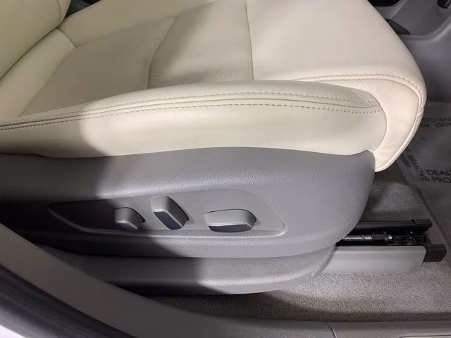 2017 Crystal White Tricoat Cadillac XT5 Premium Luxury AWD SUV