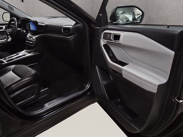 2022 Agate Black Metallic Ford Explorer XLT 4X4 SUV