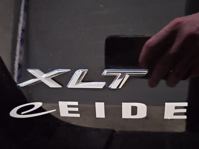 2022 Agate Black Metallic Ford Explorer XLT 4X4 SUV