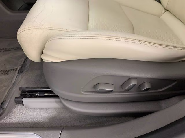2017 Crystal White Tricoat Cadillac XT5 Premium Luxury AWD SUV