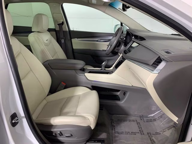 2017 Crystal White Tricoat Cadillac XT5 Premium Luxury AWD SUV