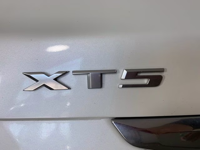 2017 Crystal White Tricoat Cadillac XT5 Premium Luxury AWD SUV